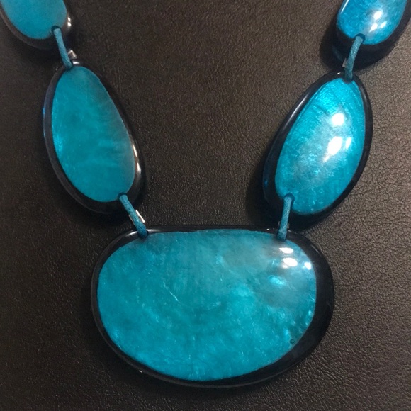 BOLD & BLUE resin necklace - Picture 1 of 4
